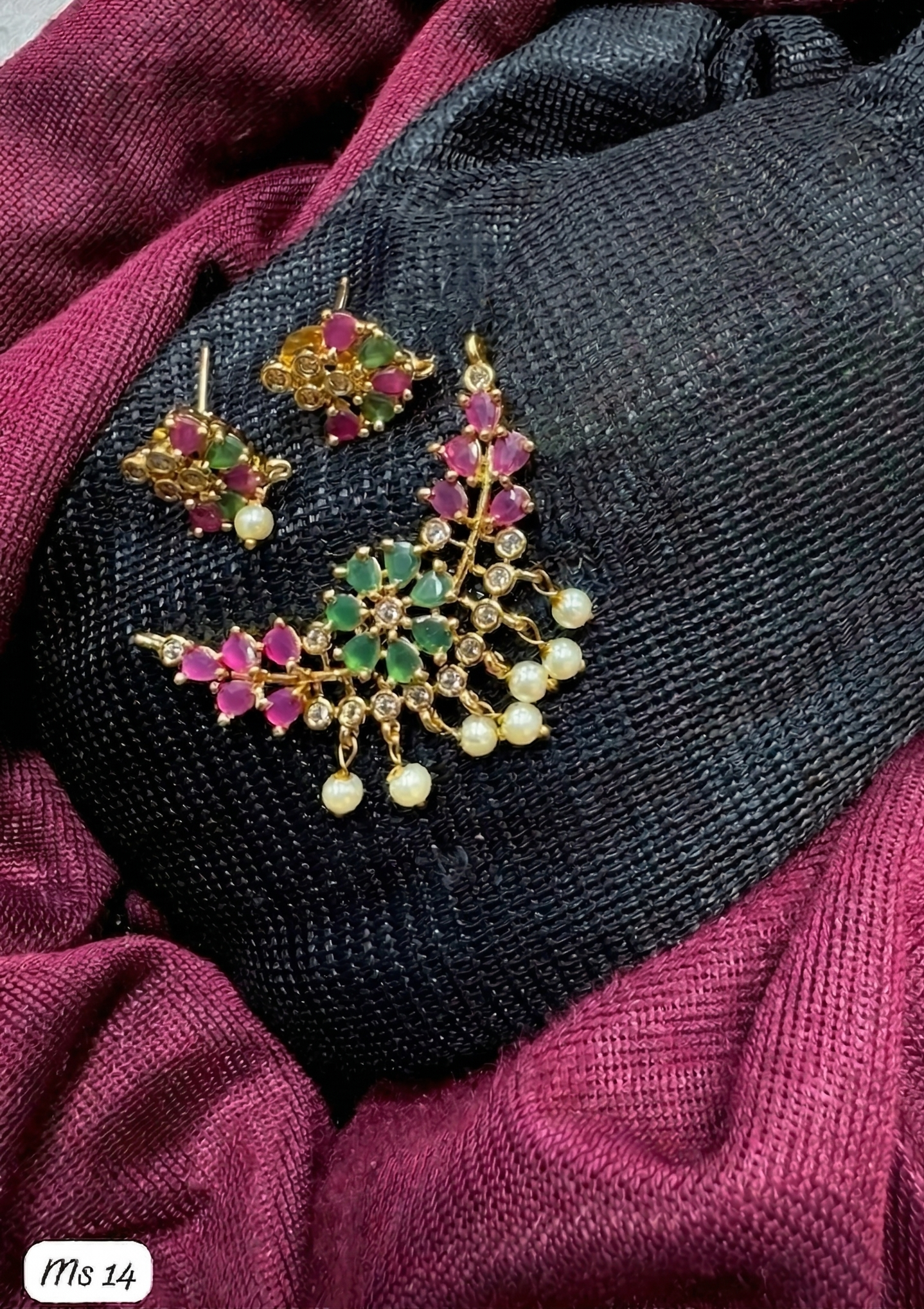 Elegant Kemp Stone Traditional Ruby & Emerald Pendant With Pearl Drops Studs